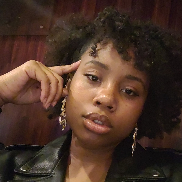 Meet your Posher, Makya - Picture 3 of 5